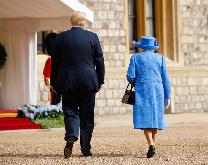 drottning elizabeth gör tummen upp för trump 2 Drottning Elizabeth gör tummen upp för Trump