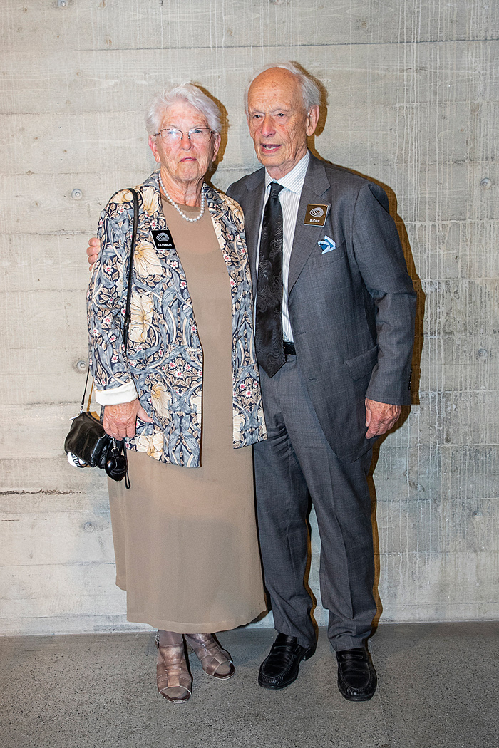 prins carl philips kollega minglade på konstinvigning 1 Prins Carl Philips kollega minglade på konstinvigning