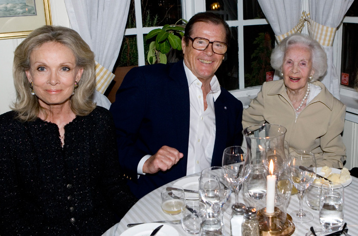 james bonds stackars änka paff – blåst på 30 miljoner 2 James Bonds stackars änka paff – blåst på 30 miljoner