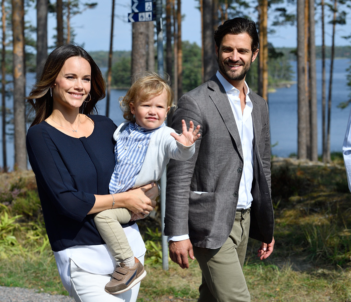 prinsparet önskar glad sommar med barnen 2 Prinsparet önskar glad sommar med barnen