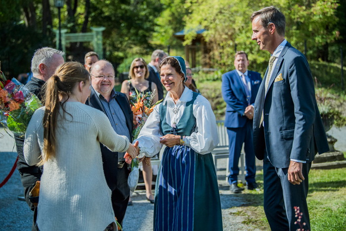 Drottning Silvia spred värme på "De gamlas dag"