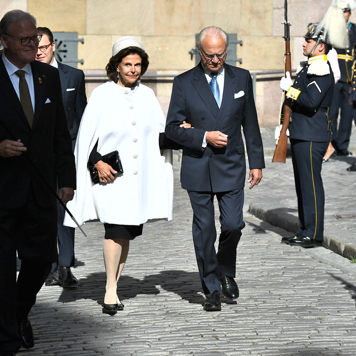 Elegant och svart-vitt Victoria på riksmötets öppnande