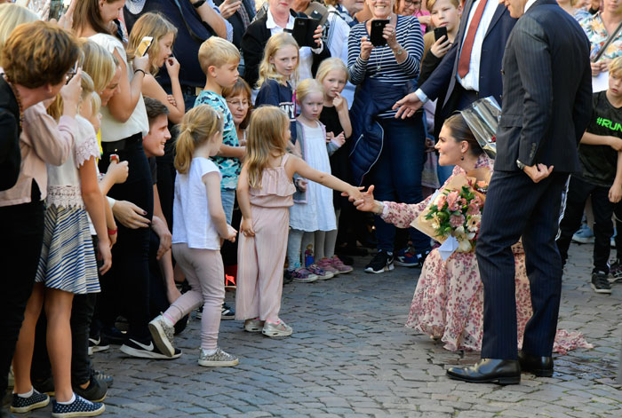 Jubel när Victoria och Daniel besökte Alingsås