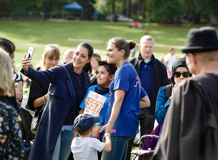 Victoria och barnen på härlig utflykt i Hagaparken