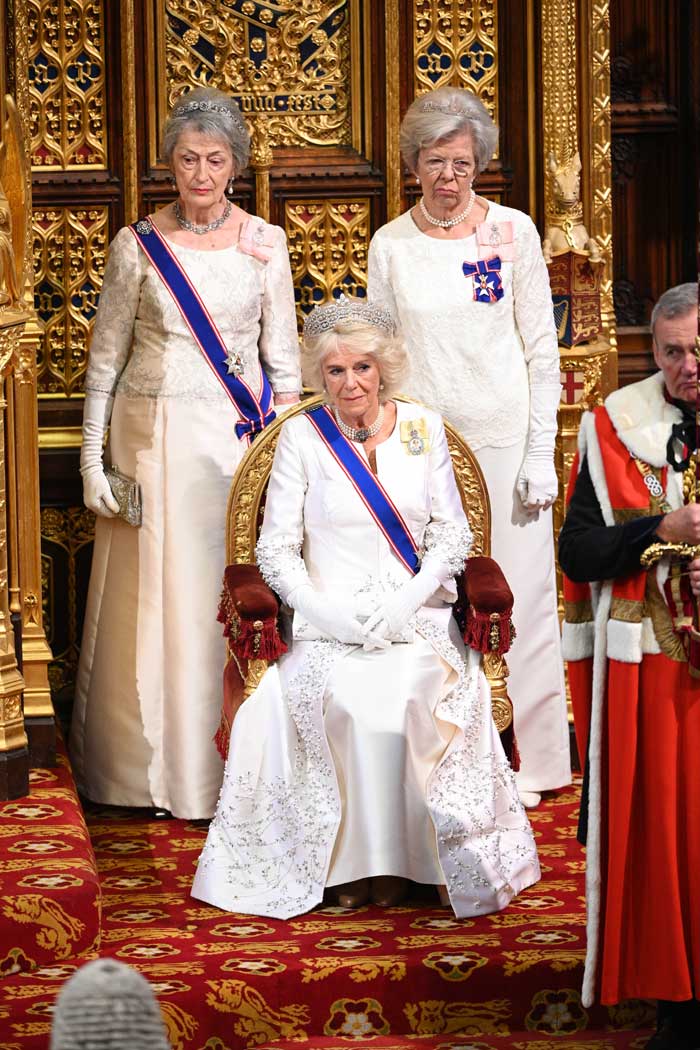 Drottning Elizabeth på högtidlig ceremoni