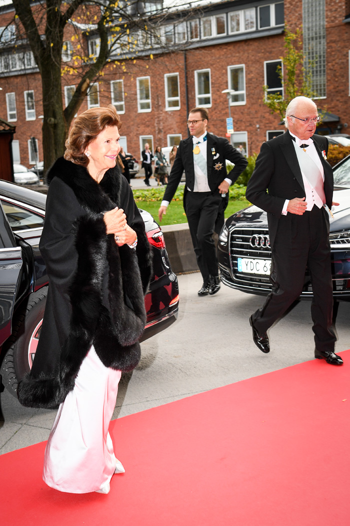 Prins Daniel på galej med svärföräldrarna