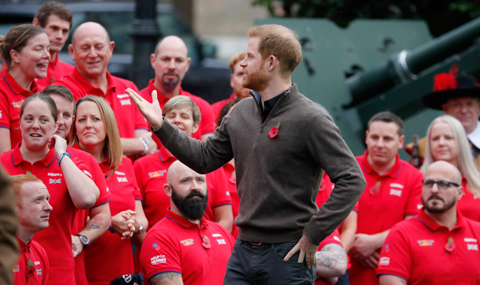 Prins Harry peppade handikappade krigsveteraner