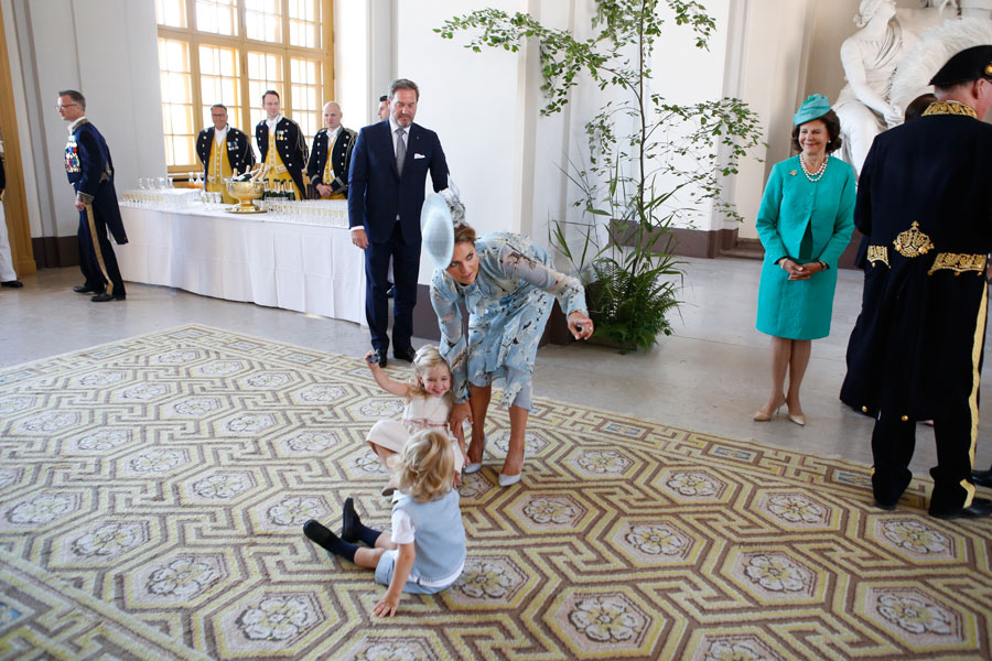 Estelle och Leonore – två små prinsessor i skilda världar