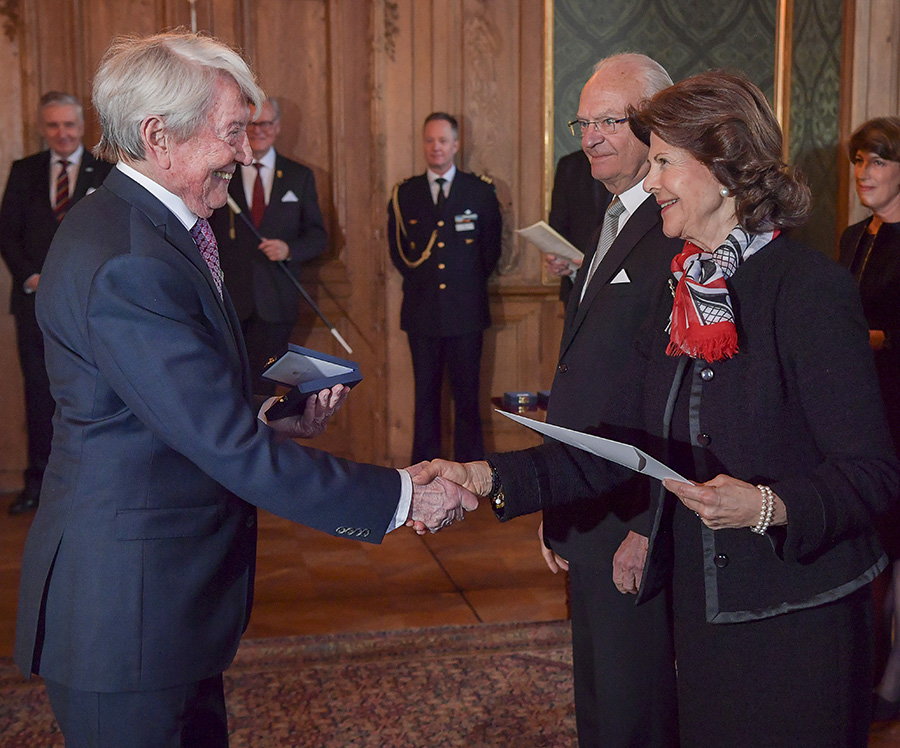 Här får Spotify-grundaren medalj av kungen