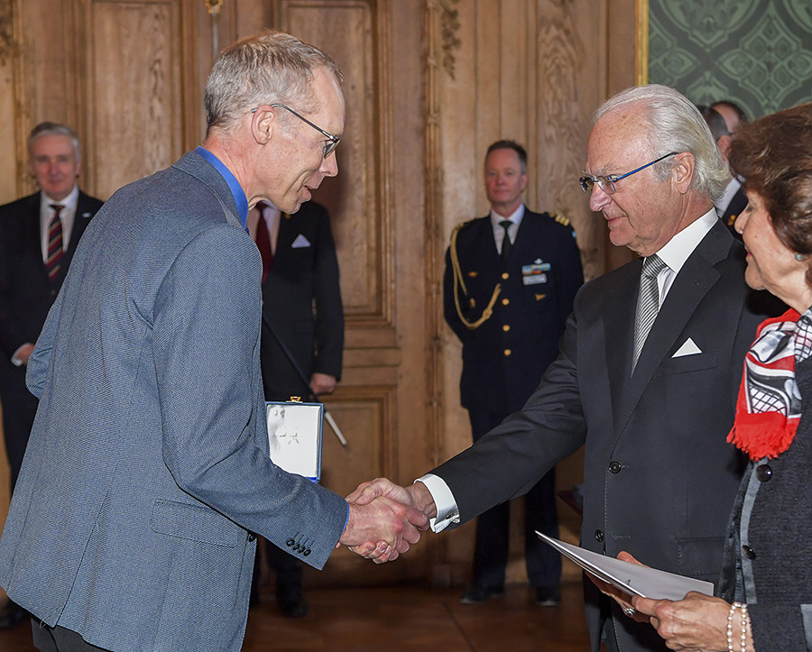 Här får Spotify-grundaren medalj av kungen