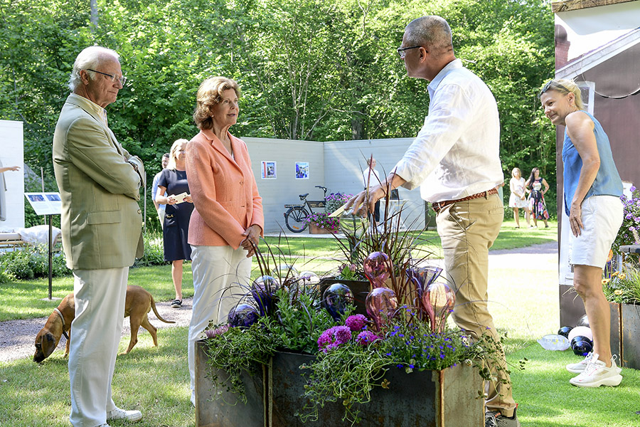 Kungen och drottningen på härligt sommaruppdrag