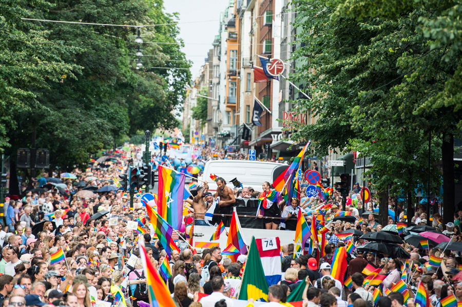 Kronprinsessan Victoria hyllas efter historiskt Pride-tal