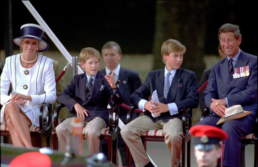 Prins Charles grymma svek mot prinsessan Diana