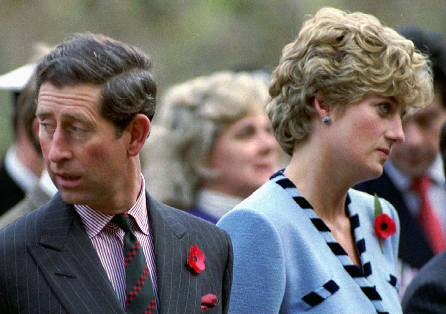 Prins Charles grymma svek mot prinsessan Diana