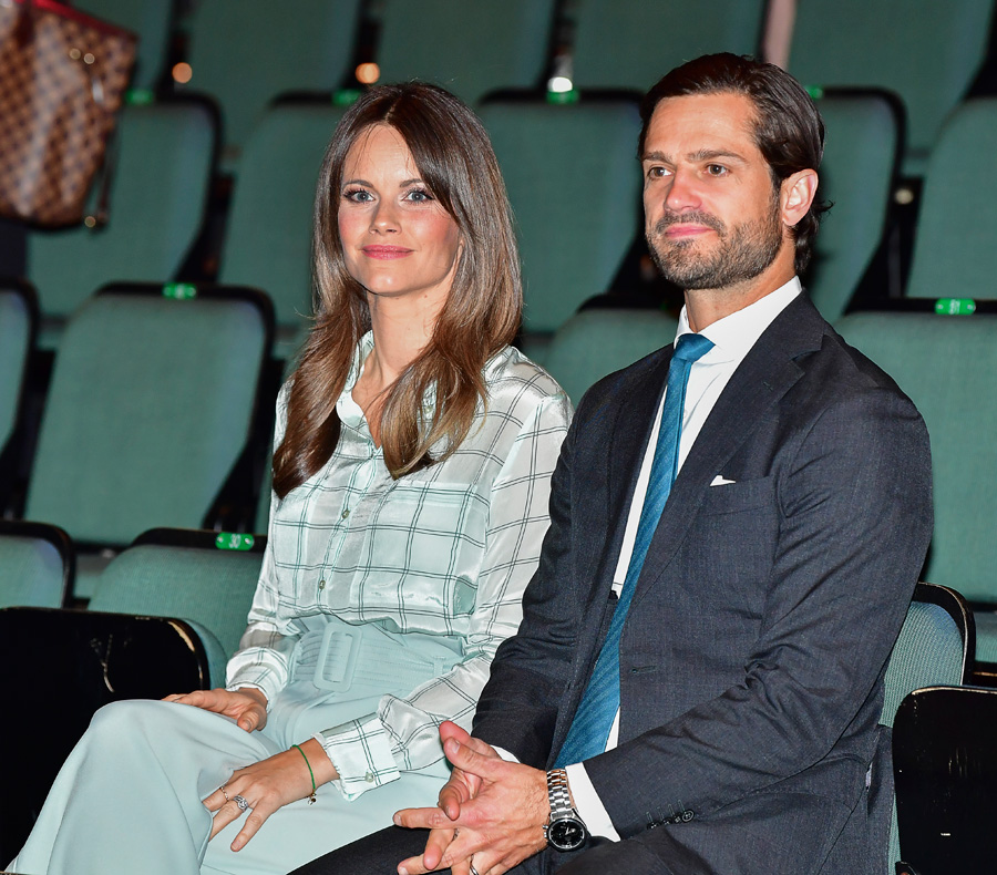 Prins Carl Philip och Sofia smittade av covid-19