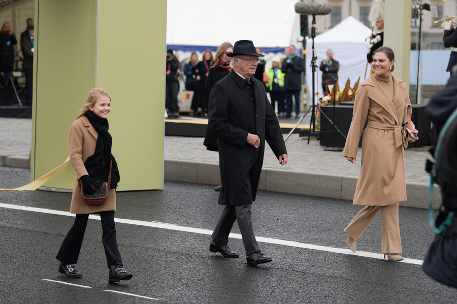 Estelles modesuccé med mamma Victoria på bron