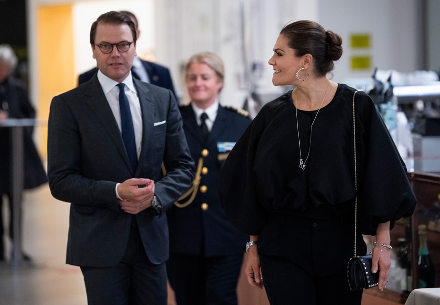 Prins Daniel plötsligt sjuk med coronasymptom