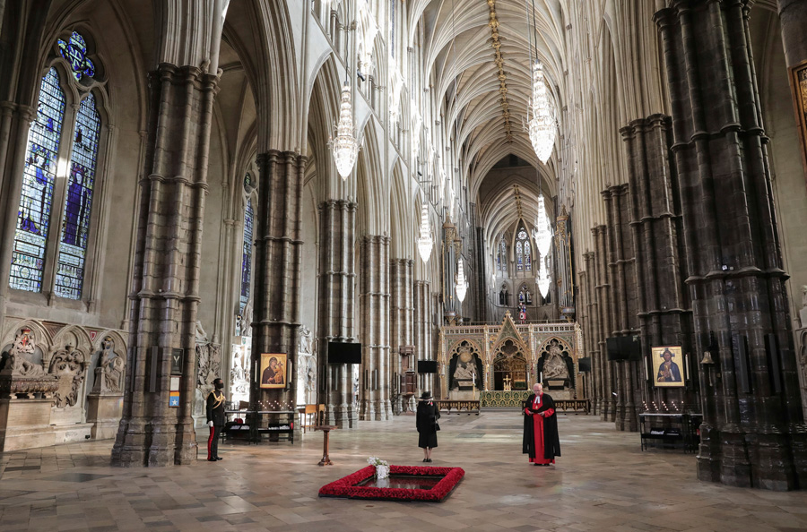 Tagen drottning Elizabeth under gripande ceremoni