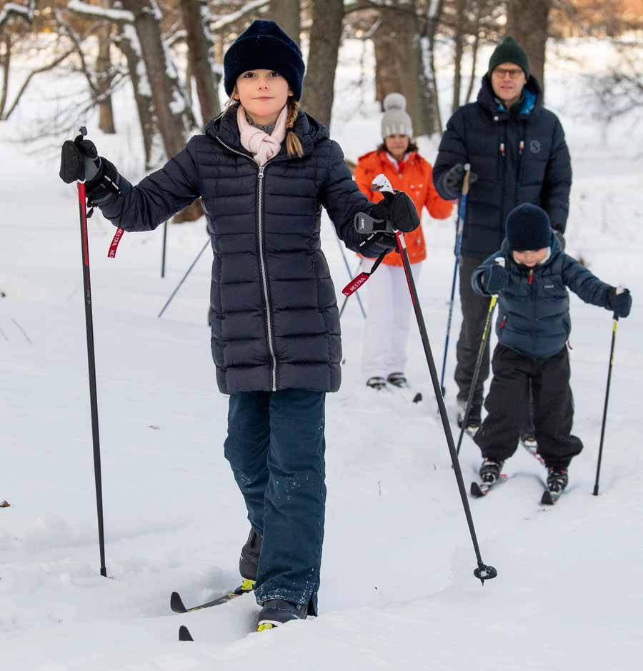 Kungafamiljens härliga vinteräventyr i skidspåret