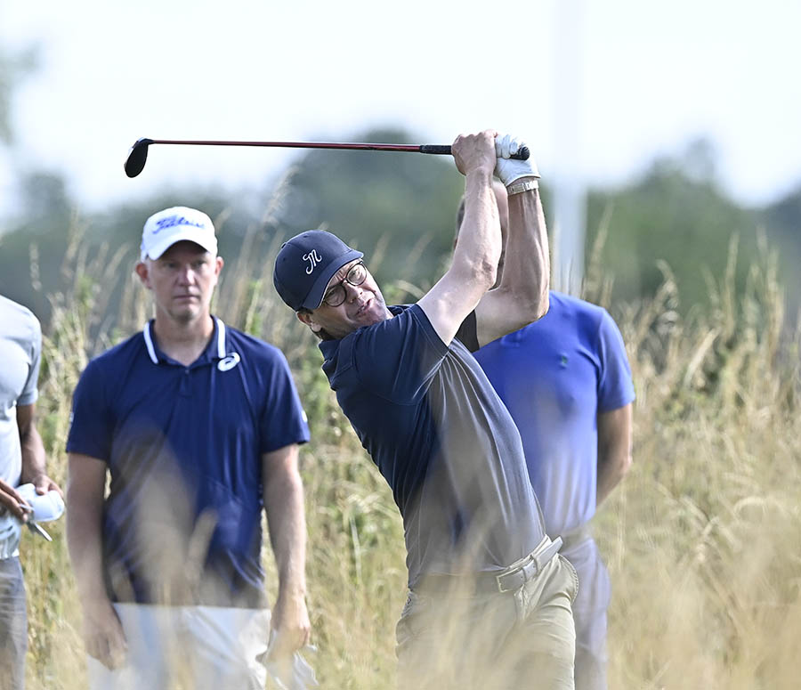 Prins Daniels härliga dag på Öland – kopplar av med golf