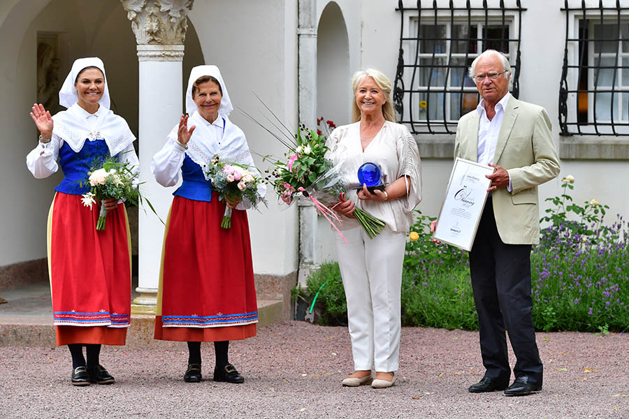 Strålande glad Victoria prisade "Årets ölänning" på Solliden