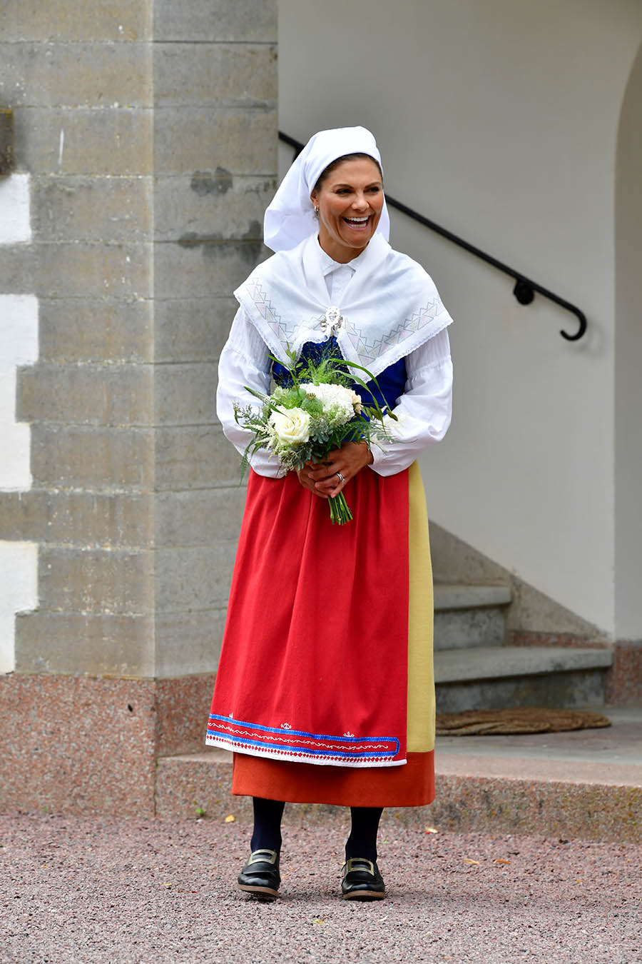 Strålande glad Victoria prisade "Årets ölänning" på Solliden