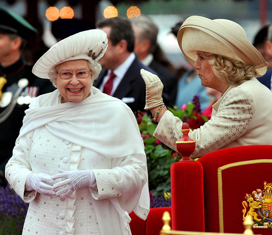 Drottning Elizabeths fina hyllning till svärdottern Camilla