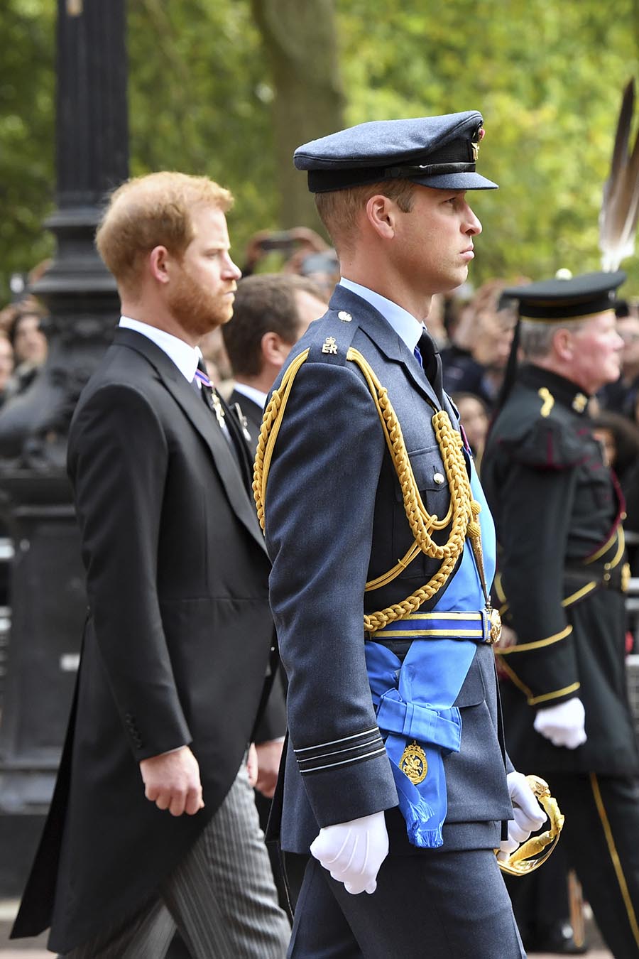 Prins Harry avslöjar: "William slog mig till marken!"