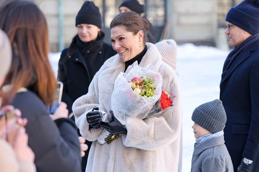 Prinsessan Estelle stal showen framför mamma Victoria