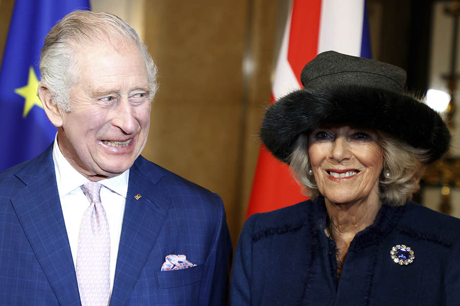 Kung Charles och Camilla har skilda sovrum – släktingen berättar