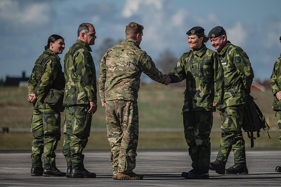 Victorias hemliga supermöte med Försvarsmakten