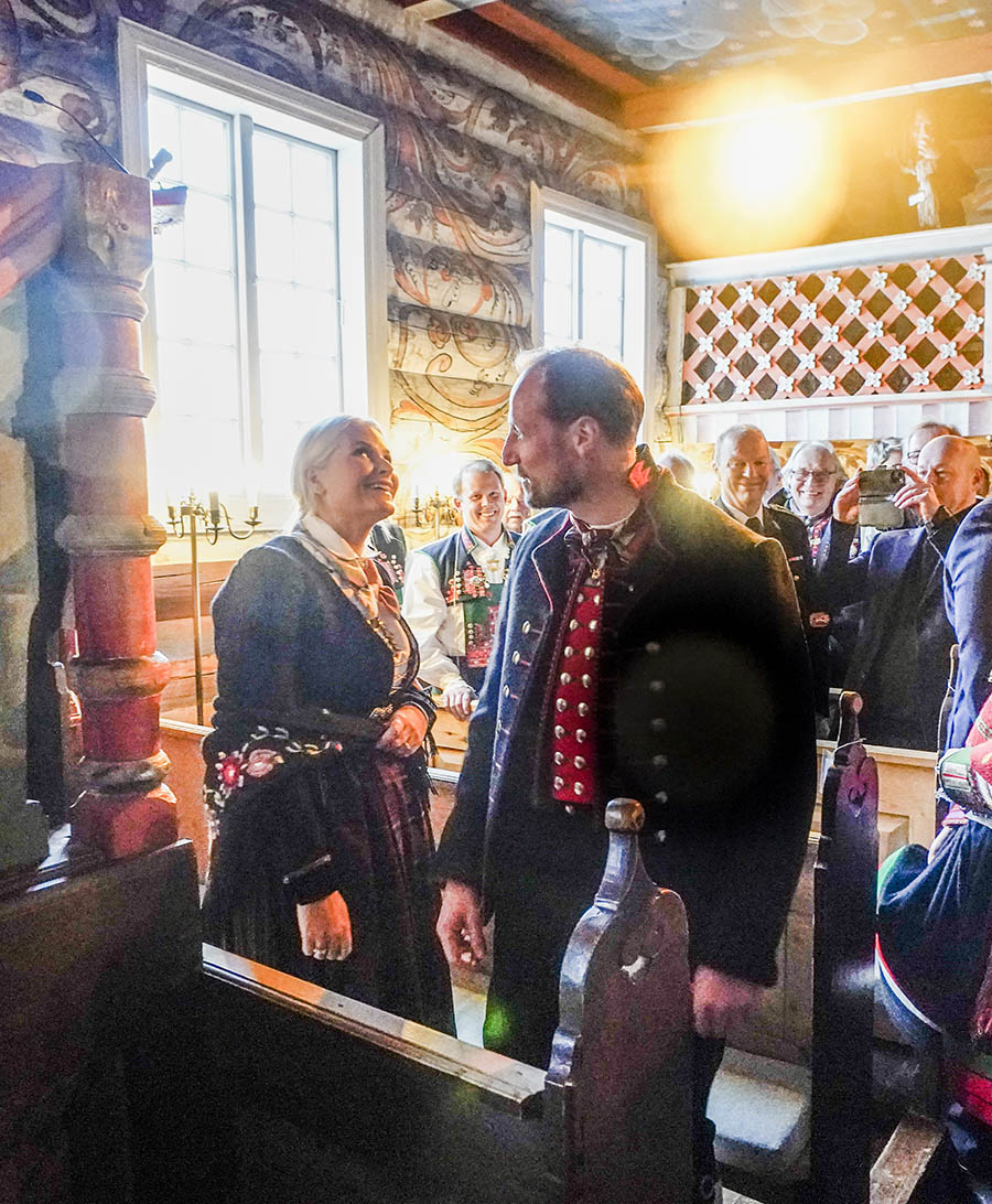 kronprins haakon och mette-marits mysstund i kyrkan 2 Kronprins Haakon och Mette-Marits mysstund i kyrkan