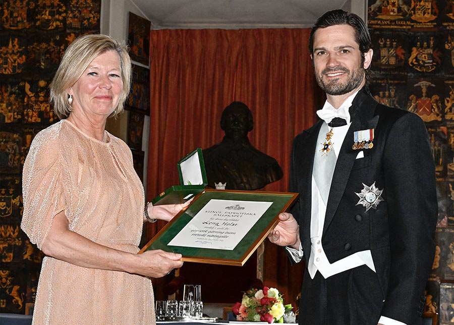 Prins Carl Philip delade ut medaljer på elegant tillställning