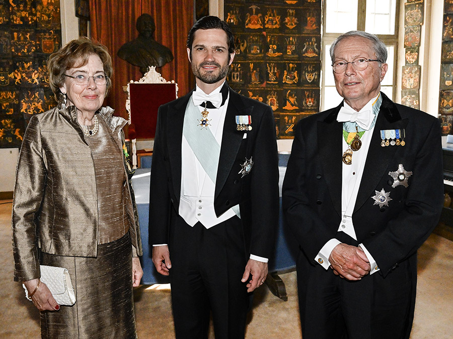 Prins Carl Philip delade ut medaljer på elegant tillställning