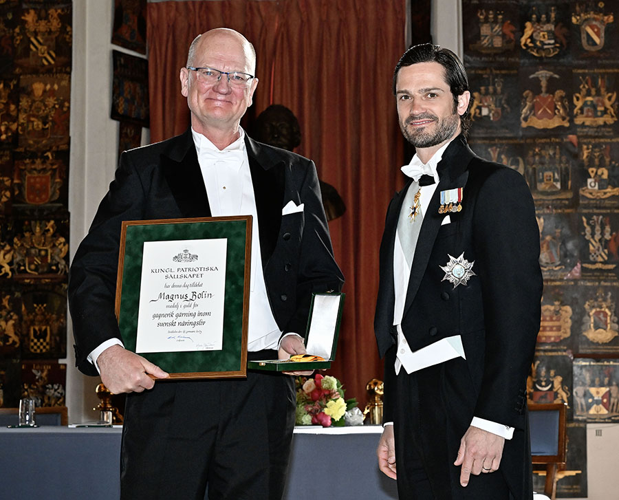 Prins Carl Philip delade ut medaljer på elegant tillställning