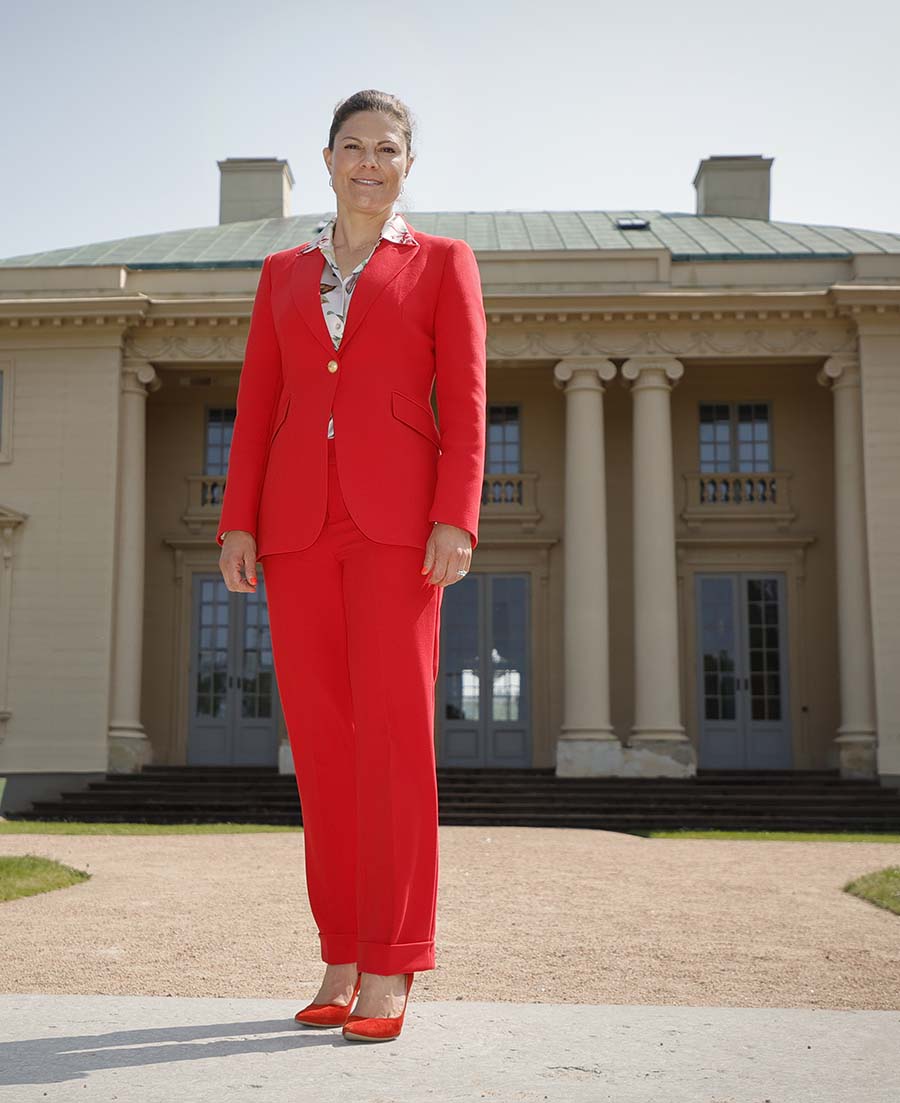 Knallröd Victoria strålade glatt på slottsbesök i Göteborg