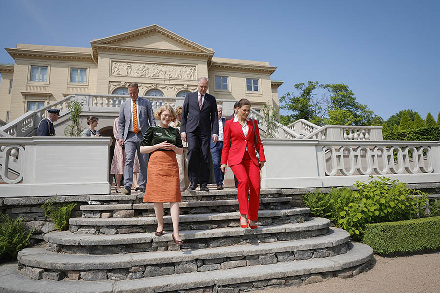 Knallröd Victoria strålade glatt på slottsbesök i Göteborg