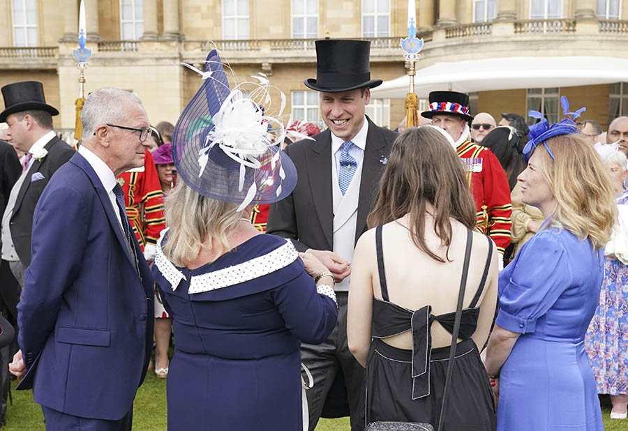 Prins William och Kates trevliga gardenparty på slottet