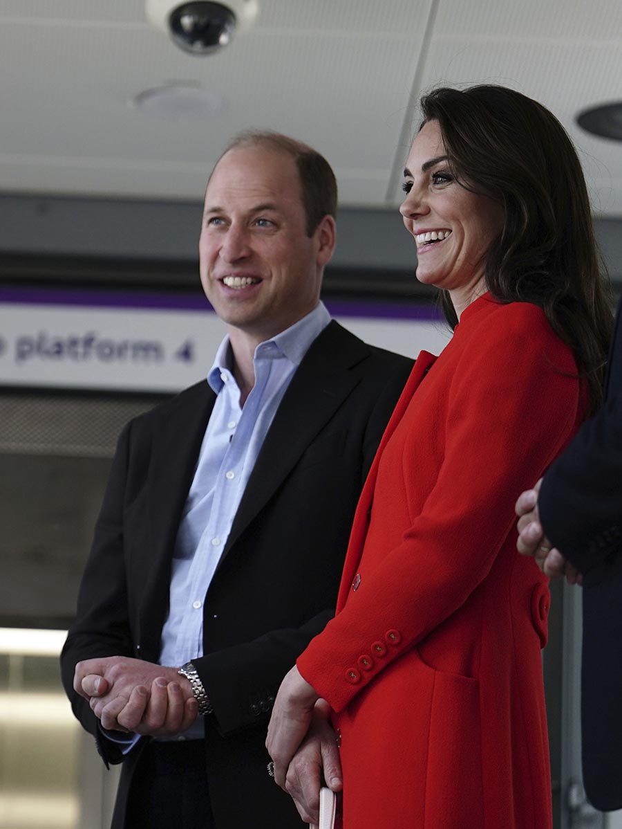 Britterna jublar: William och Kate tog tunnelbanan till puben