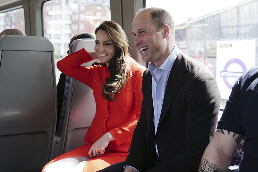 Britterna jublar: William och Kate tog tunnelbanan till puben