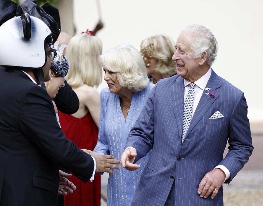 Kung Charles och Camilla på kändiskalas med tv-stjärna