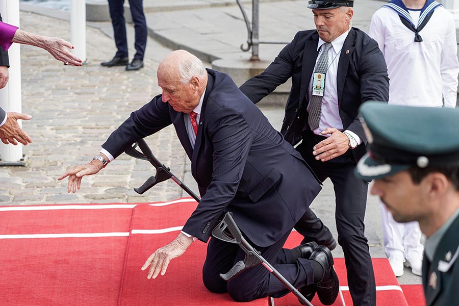 Kung Haralds dramatiska olycka framför drottning Margrethe