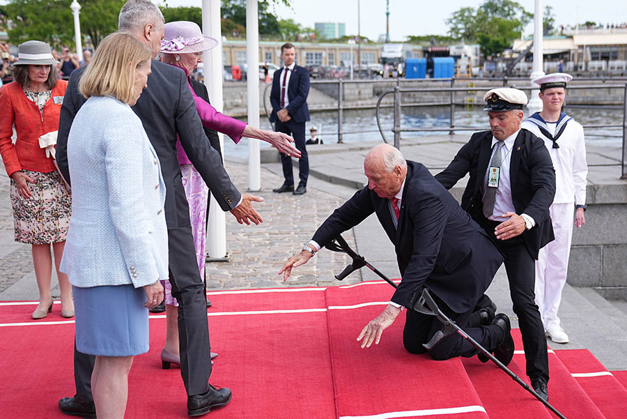 Kung Haralds dramatiska olycka framför drottning Margrethe