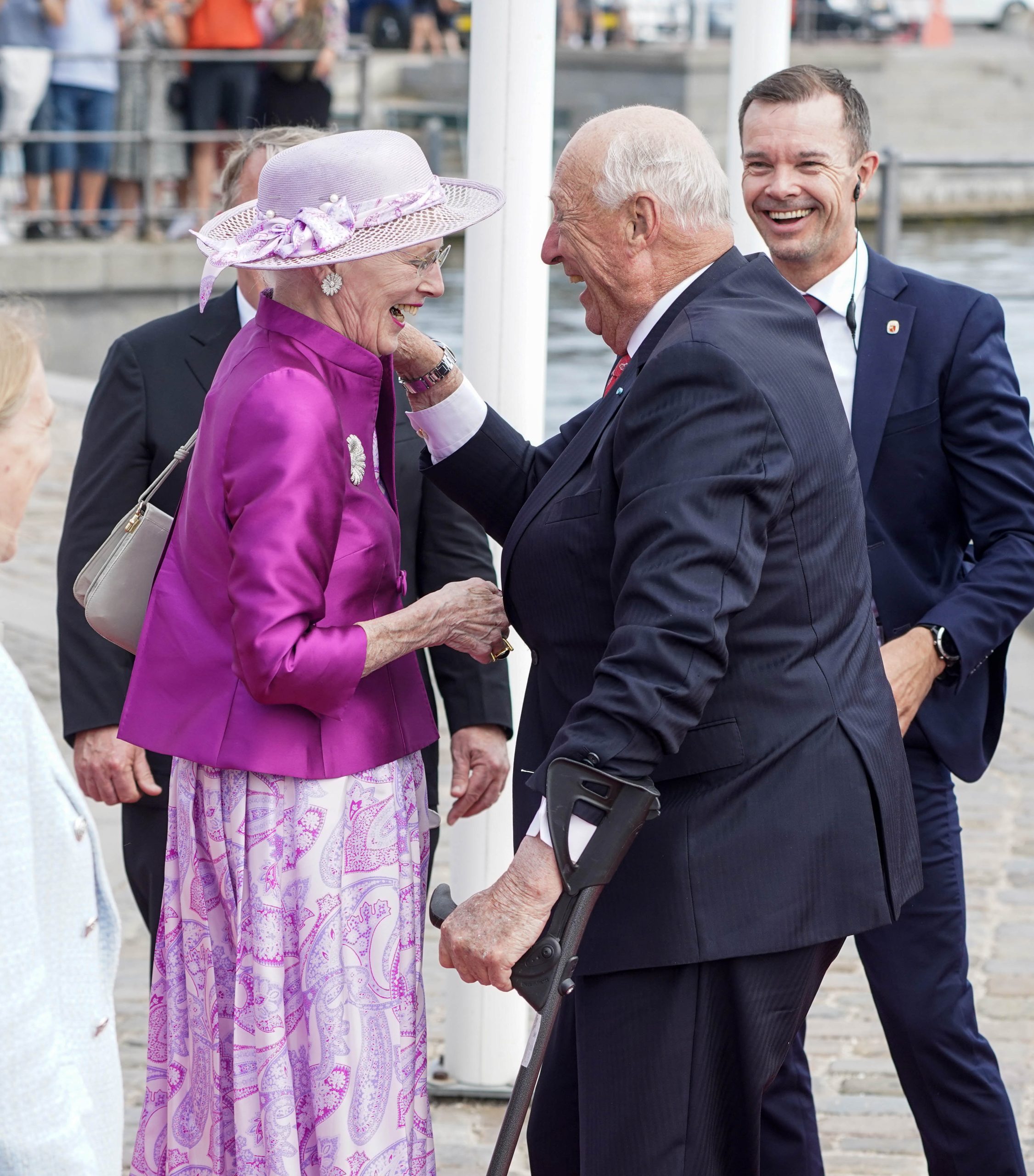 Kung Haralds dramatiska olycka framför drottning Margrethe