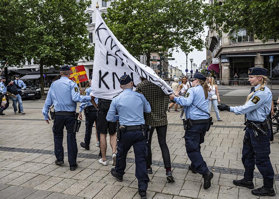 Vilda protester mot kungen i Malmö – folk skrek åt regenten