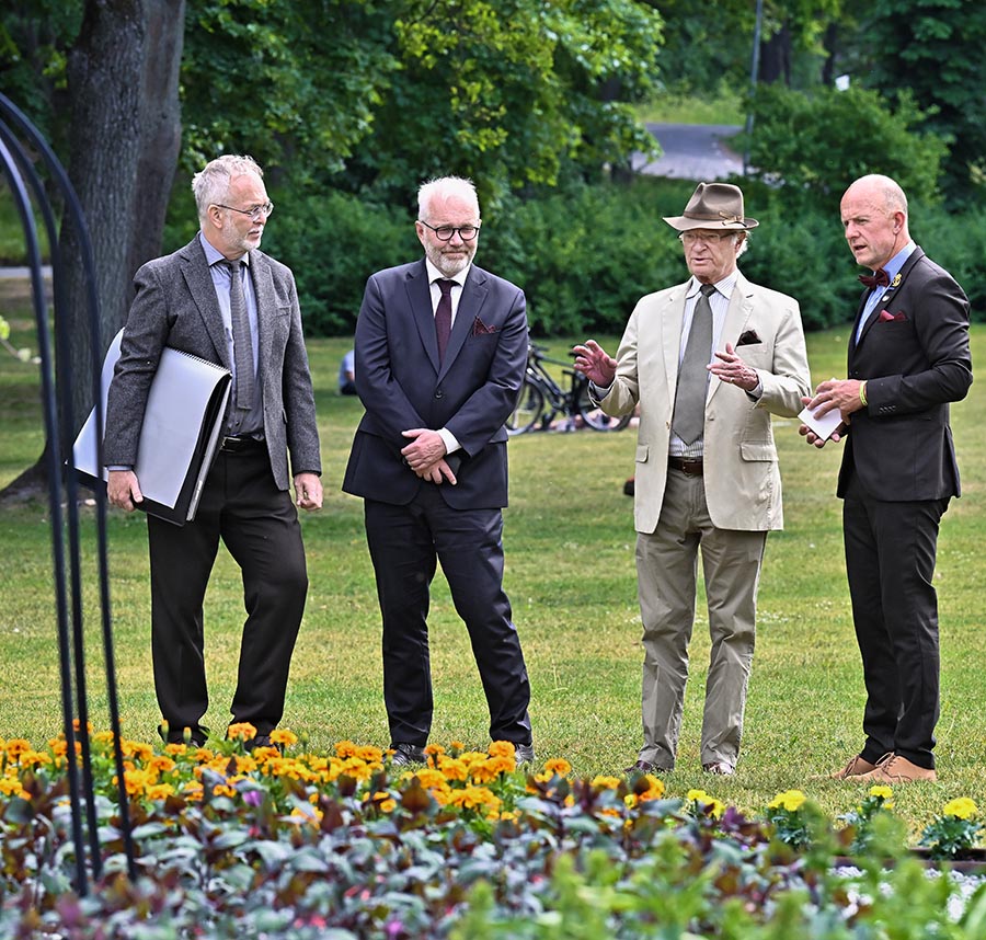 Kungens gröna möte med gubbarna i trädgården