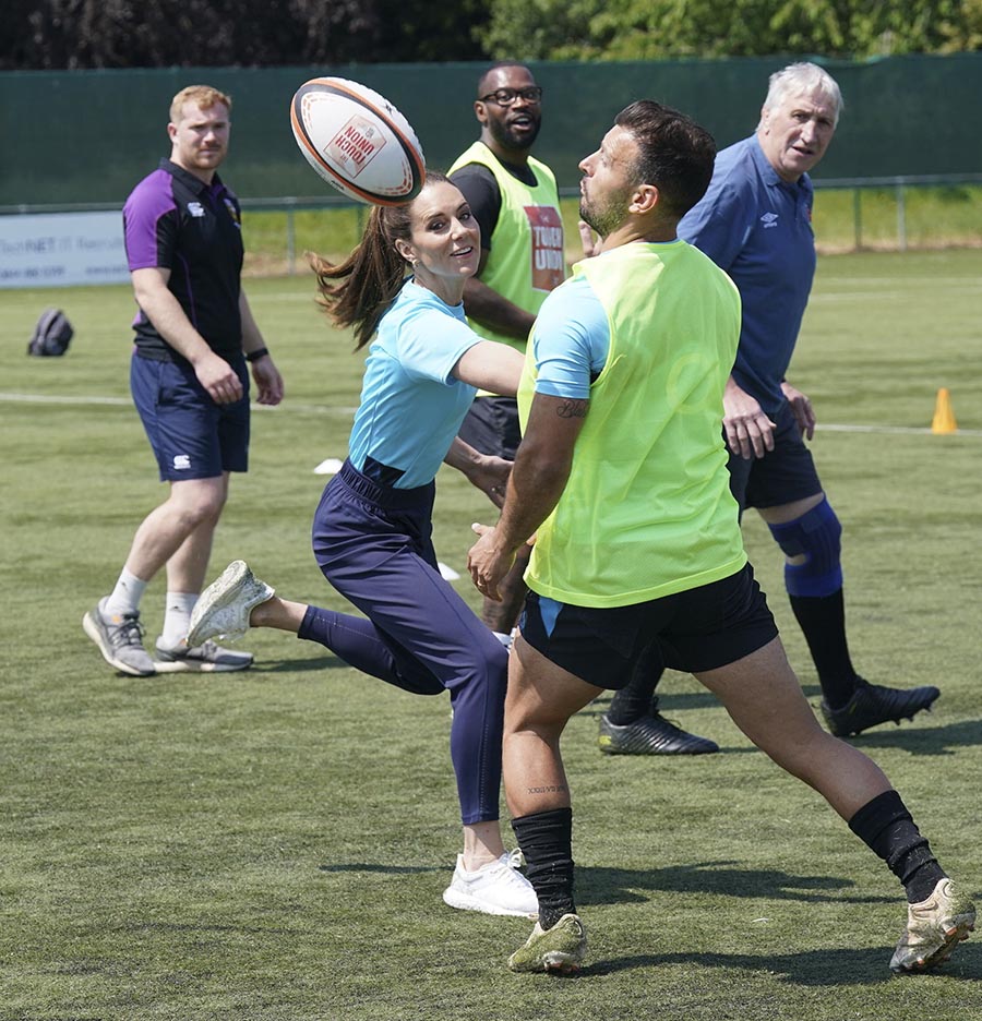 Sportiga prinsessan Kate gav järnet på rugbyplanen