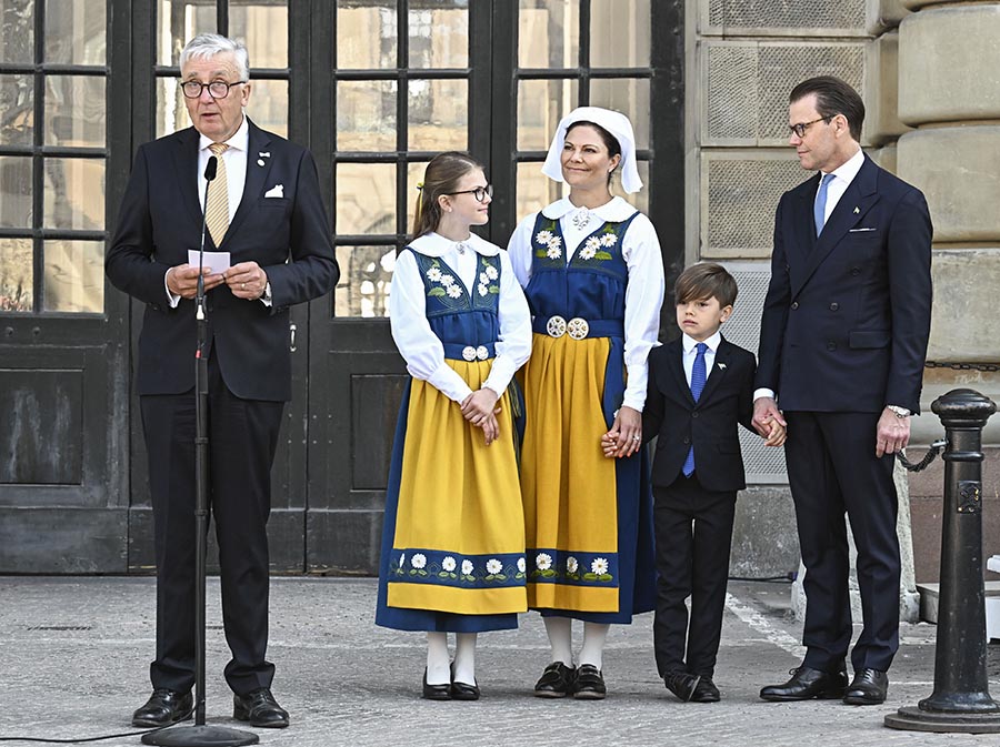 Nya bilderna på Victoria och Estelle under nationaldagen