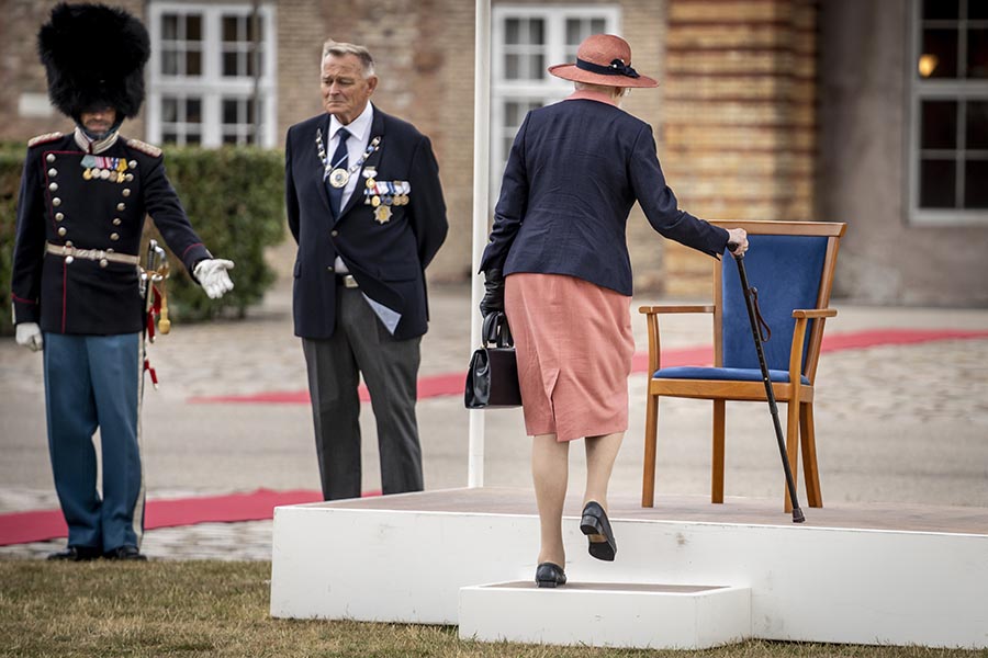 Drottning Margrethe tillbaka på benen efter tuffa operationen