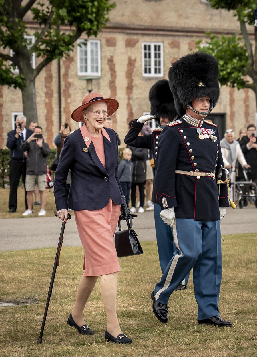 Drottning Margrethe tillbaka på benen efter tuffa operationen